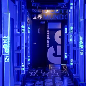 호스텔 이-스포츠 이-존, 오사카